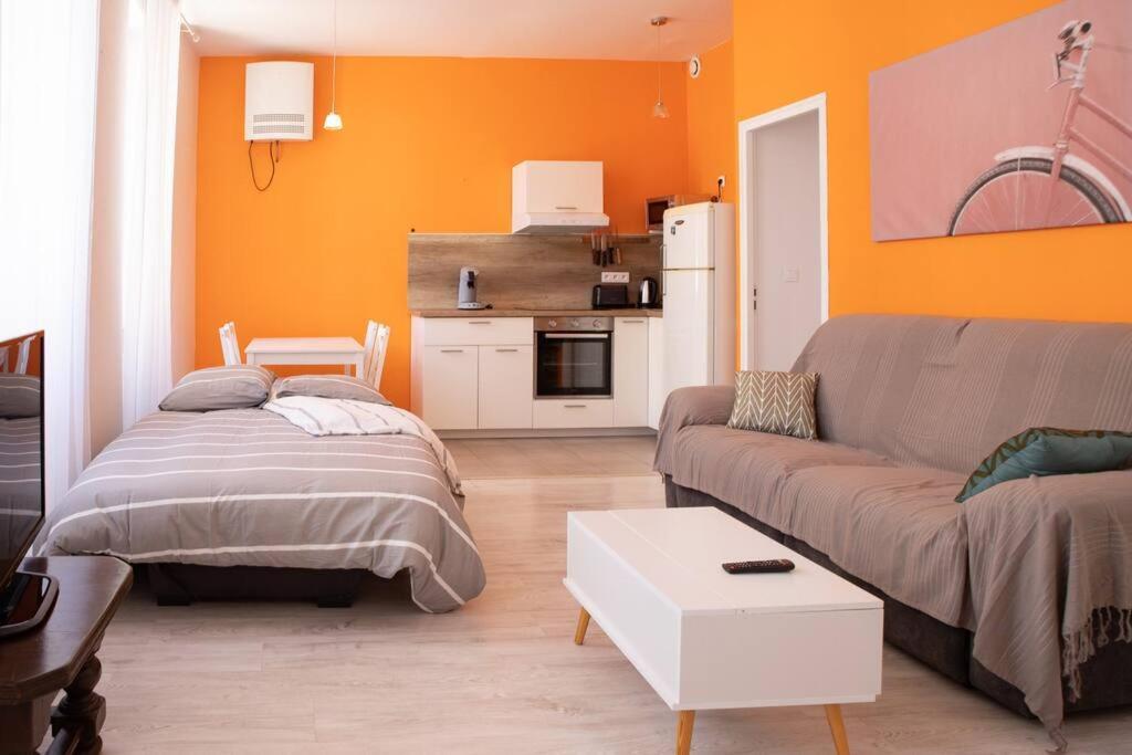 LA FONTAINE NEUVE-AVALLON-4 PERSONNES-1 CHAMBRE-3 LITS-parking-wifi Extérieur photo